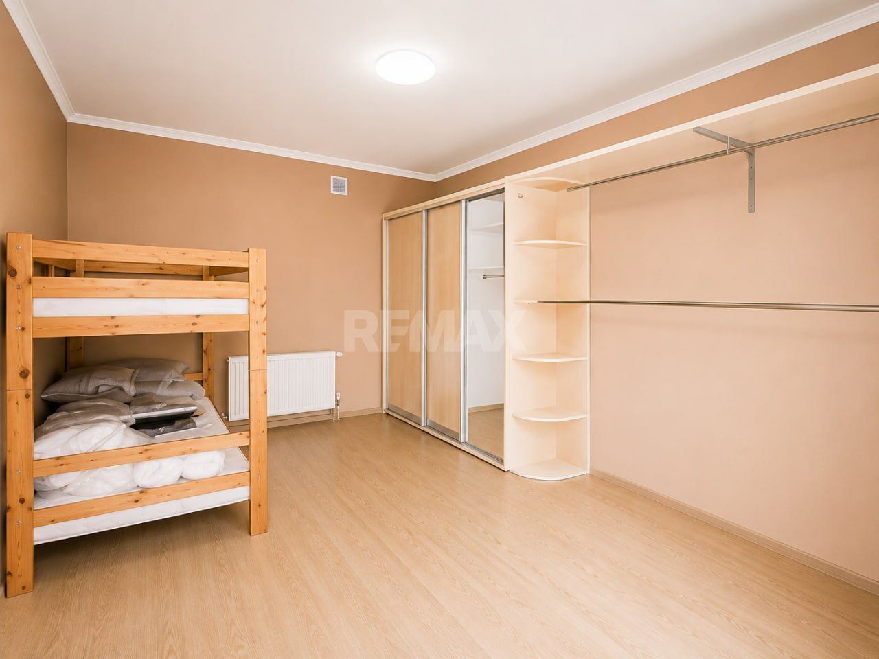 Cahul – Casă 3 Camere + Living | 139 m² | Teren 7.7 ari + Garaj | 89.900 € - Poză 18