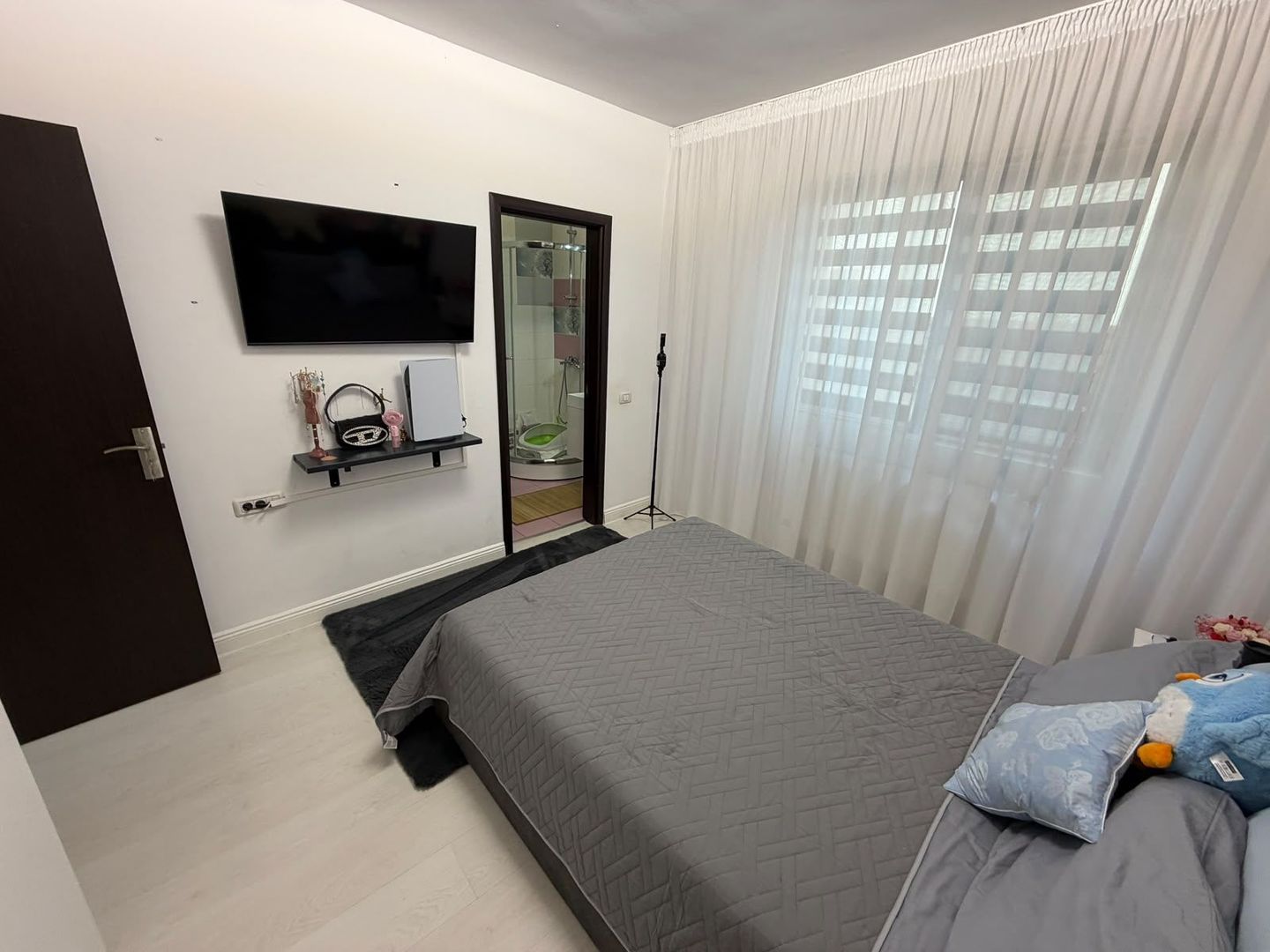 AP. 3 CAMERE - CURTE, PARCARE INCLUSA, MOBILAT MODERN, COMIS 0% - Poză 5