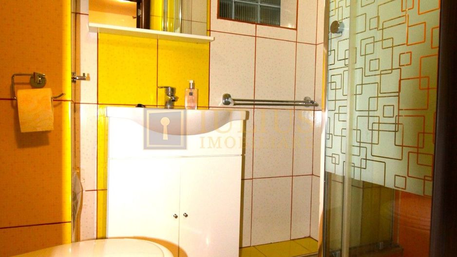 Complex, 4 camere, centrală proprie, aer condiționat - Poză 13