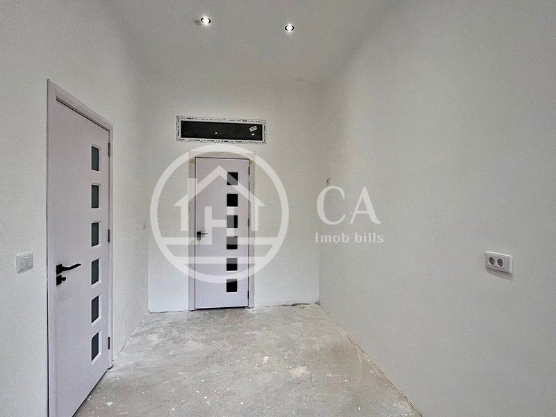 Apartament 3 camere de vânzare la curte comuna în zona Ultracentrală - Poză 6