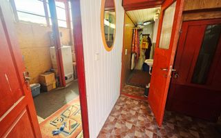 🏡 Casă spațioasă cu 9 camere în Strejnicu – pentru locuință, birouri - Poză 13