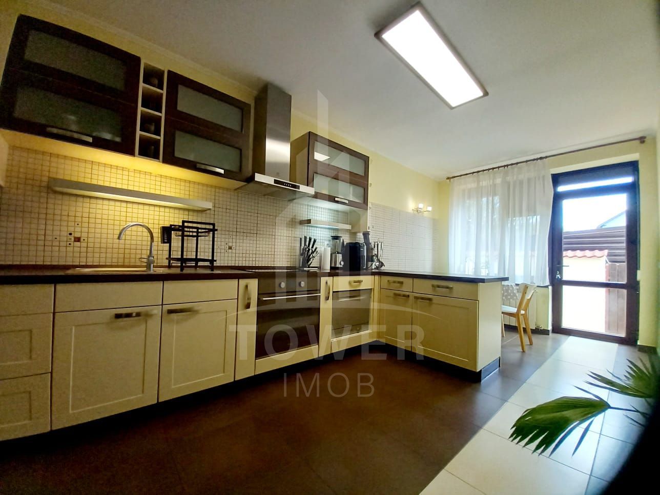 Proprietate deosebită de vânzare în Șelimbăr (zona Dracula) - Poză 3