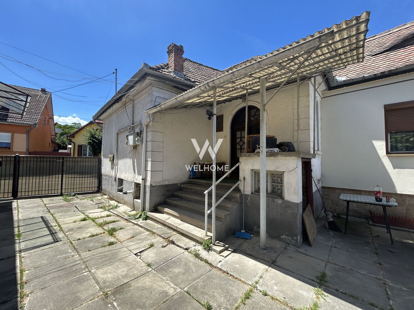 Casa in Piata Cluj, P+Demisol, curte comuna - Poză 1