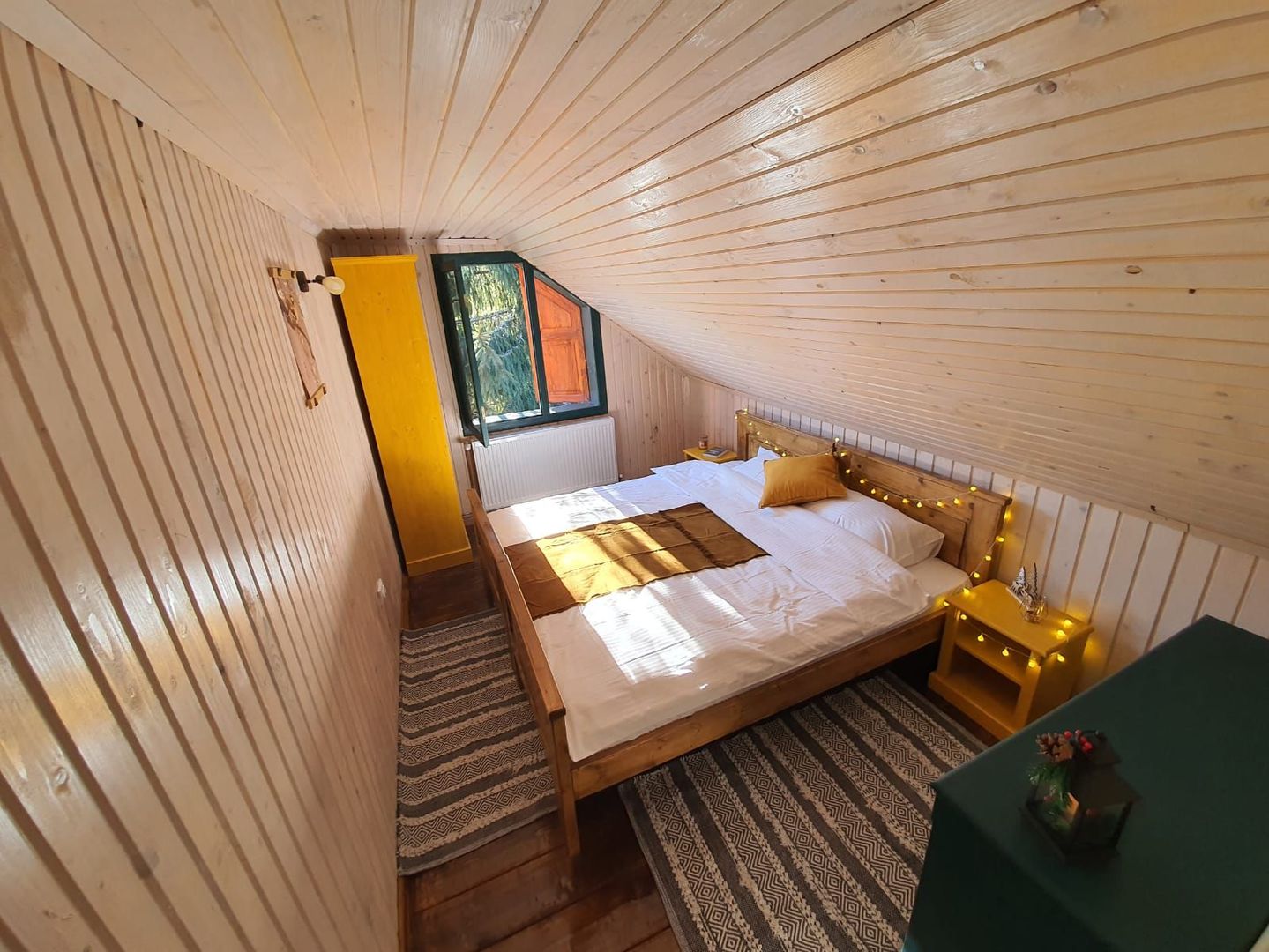 Cabană de vânzare-complet utilată, ideală pentru regim hotelier. - Poză 12