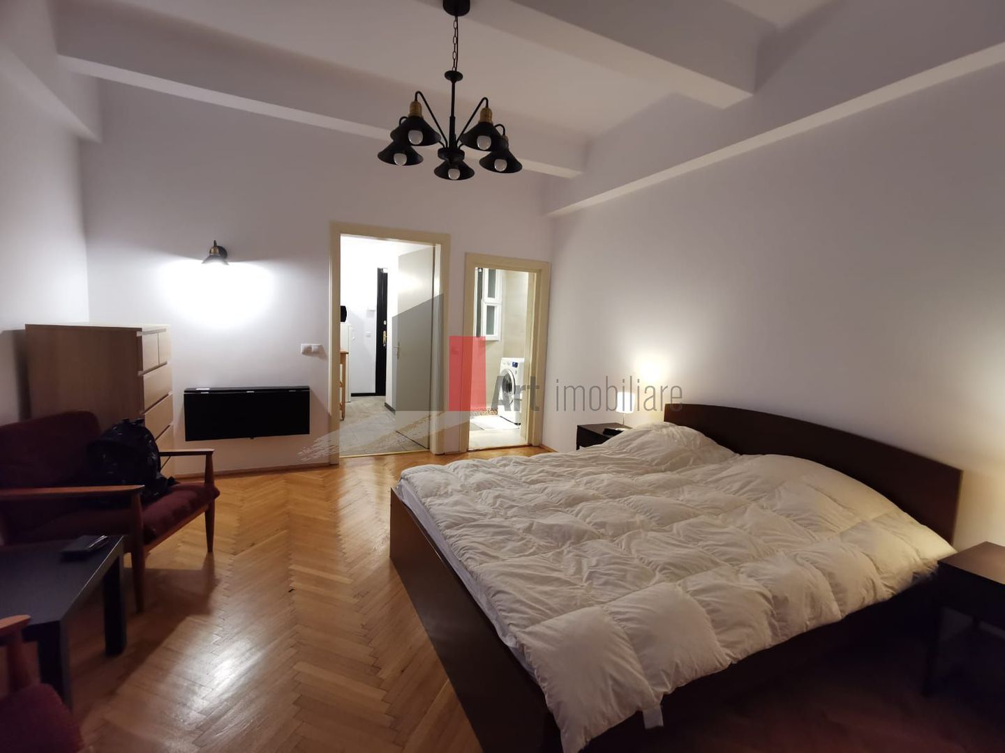 Garsoniera "VALENTA",  vedere "SPLENDIDA"  Piata Universitatii - Poză 5