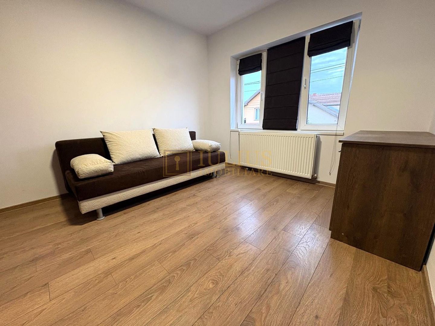 Apartament la curte, 2 băi, loc de parcare, zona linistita, dressing - Poză 7