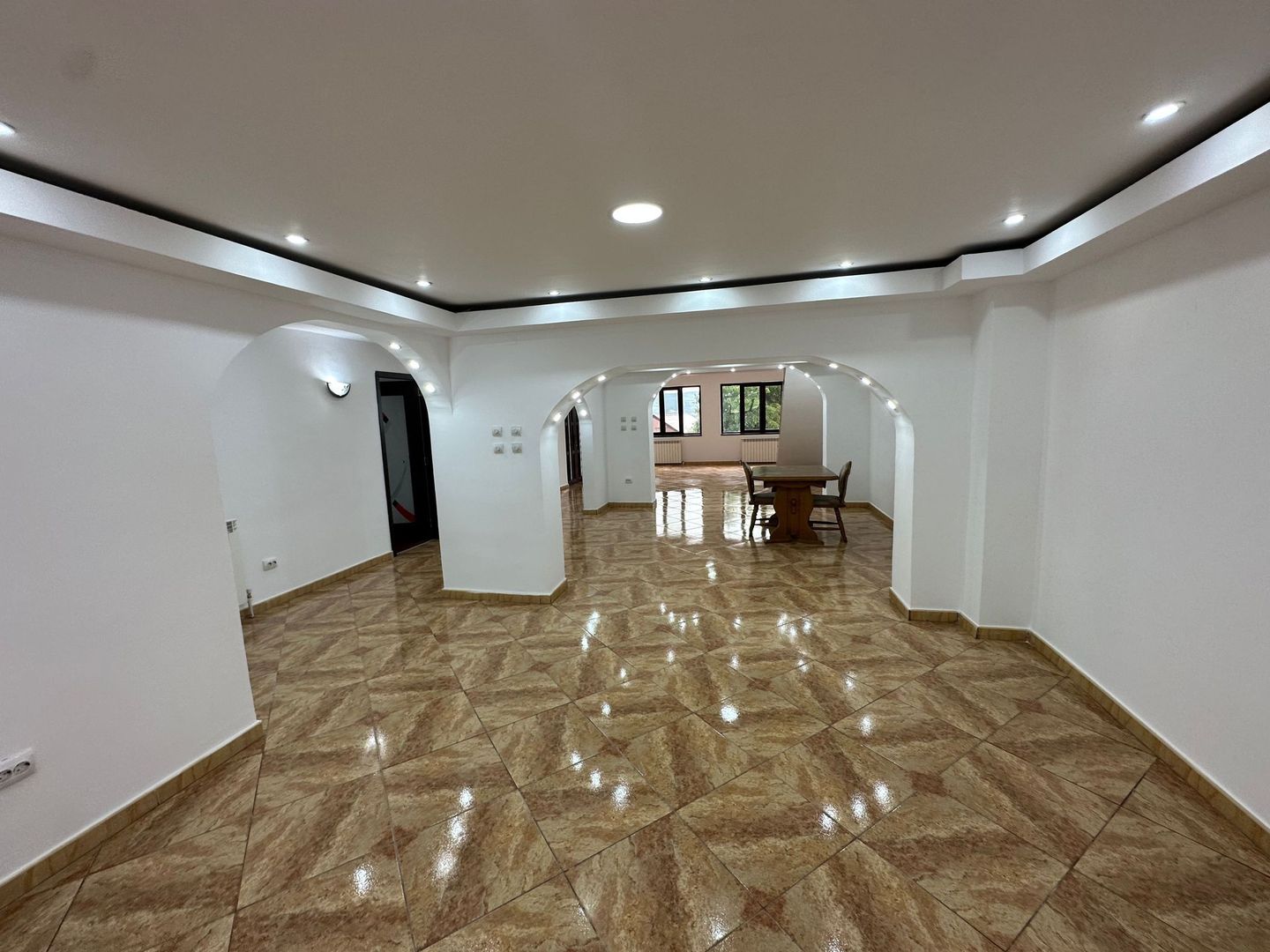 Vilă tip duplex, modernizată 2023,  teren 913 mp, zona Cartier; - Poză 6