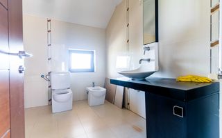 Casă / Vilă cu 6 camere de vânzare în Balotesti - Poză 11