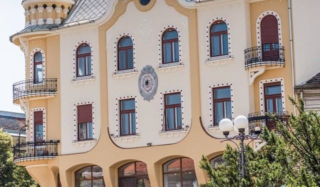 Palatul Poynar-Clădire unică, cu design deosebit - Poză 4