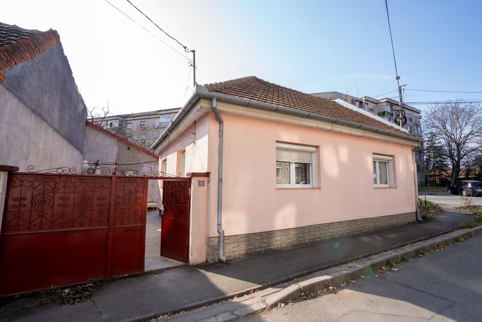 Casa cu 300 mp de teren , acces auto si dublu front in Nufarul - Poză 10