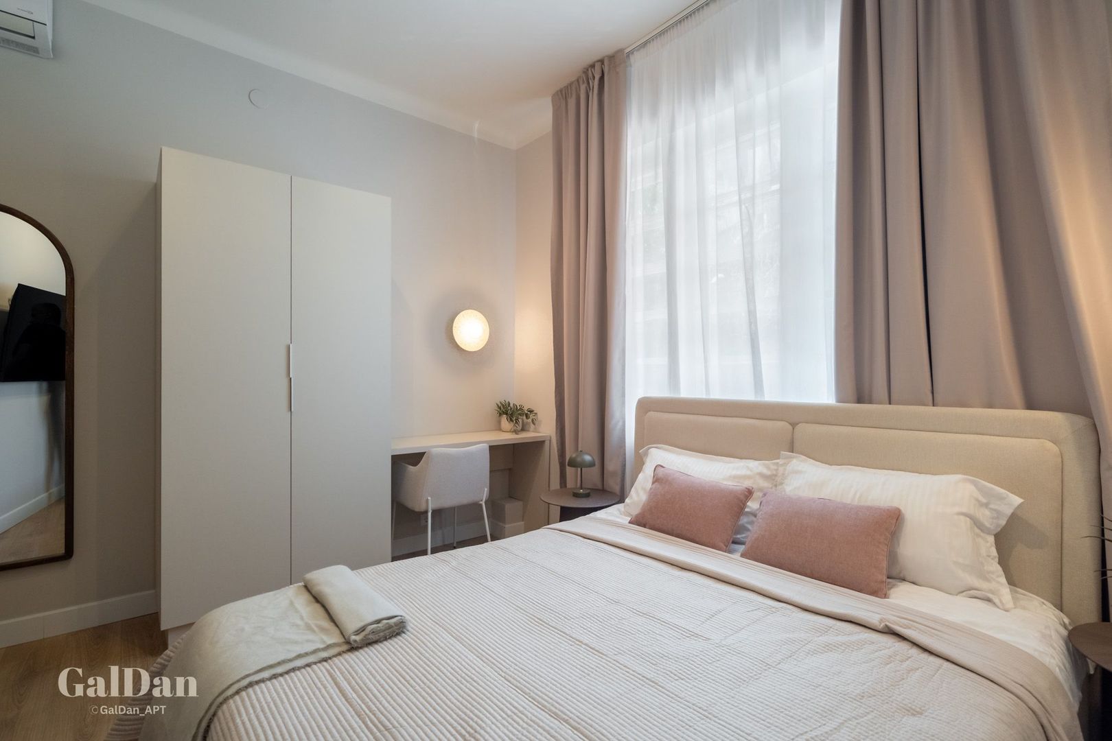 Apartament Premium cu 4 Camere | Ultracentral | GalDan Apartments - Poză 9