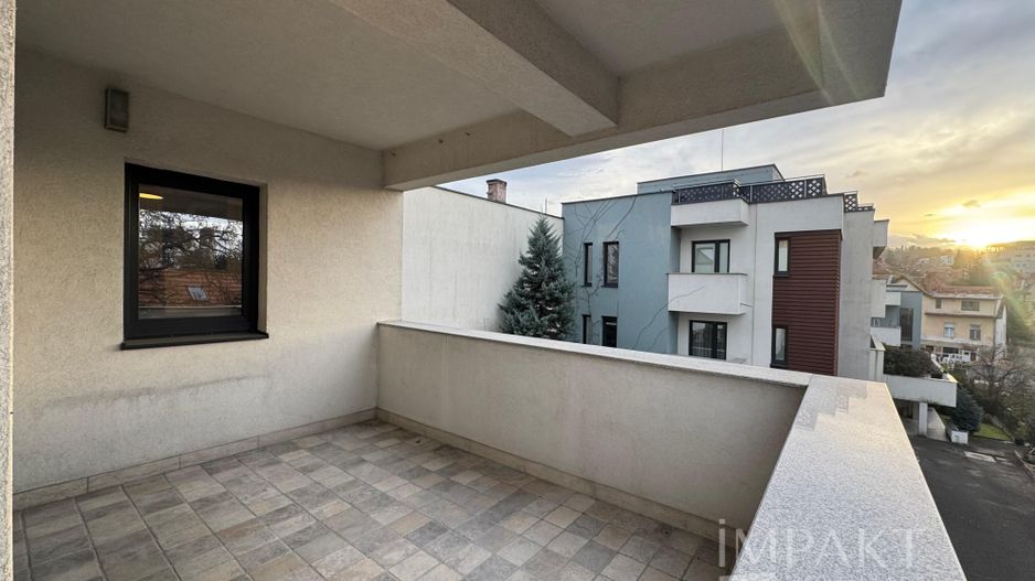 Apartament 94mp  3 camere in Piata Cipariu de inchiriat cu parcare - Poză 11