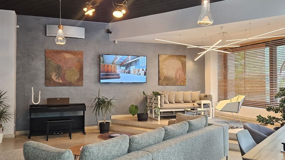 Spațiul deosebit pentru , showroom,  reprezentanță,  office - Poză 2