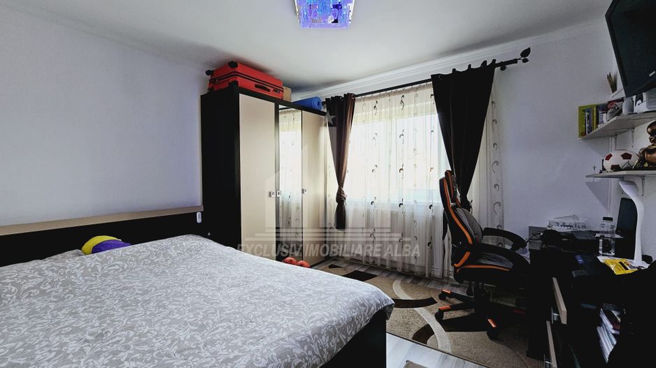 Apartament cu 3 camere de vanzare, Cetate - Poză 9