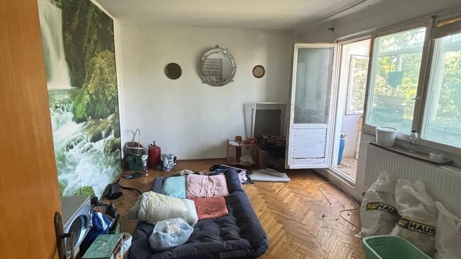 De vanzare apartament 3 camere Titan, aproape de IOR, metrou, scoala Garcia - Poză 1