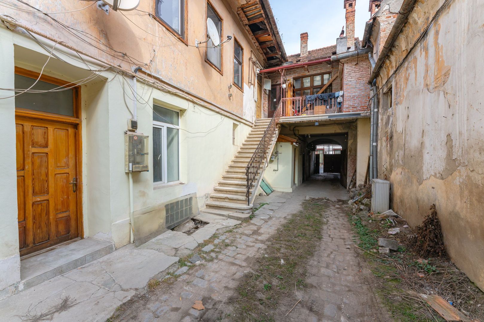 Clădire de vânzare în Brașovul Vechi | 16 camere | Potențial de dezvoltare - Poză 3