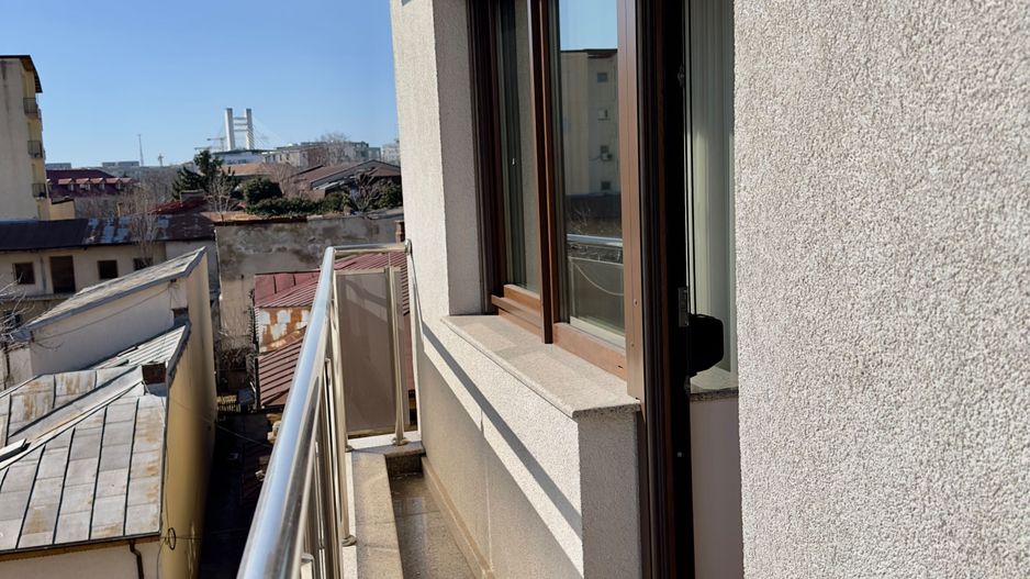 Apartament 3 camere, bloc nou, centrala proprie, parcare subterana inclusa. - Poză 18