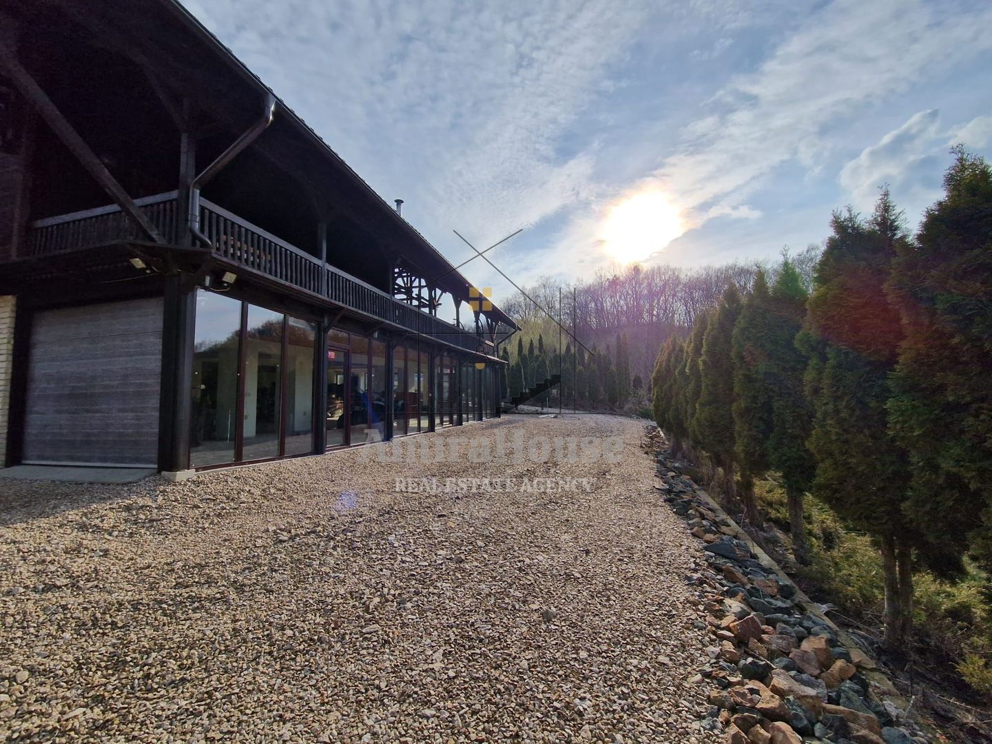 Casa din lemn D+P+M de 400 mp utili si teren 3.000 mp zona Faget - Poză 37