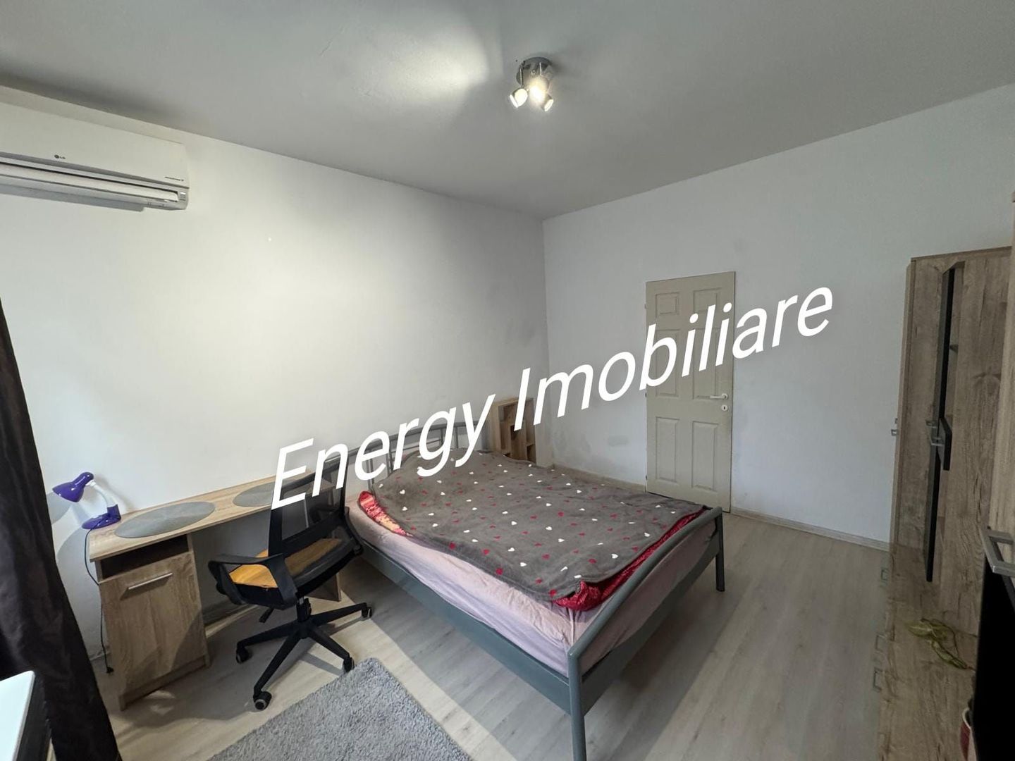 De vânzare o garsonieră recent renovată în zona 7 Noiembrie. - Poză 2