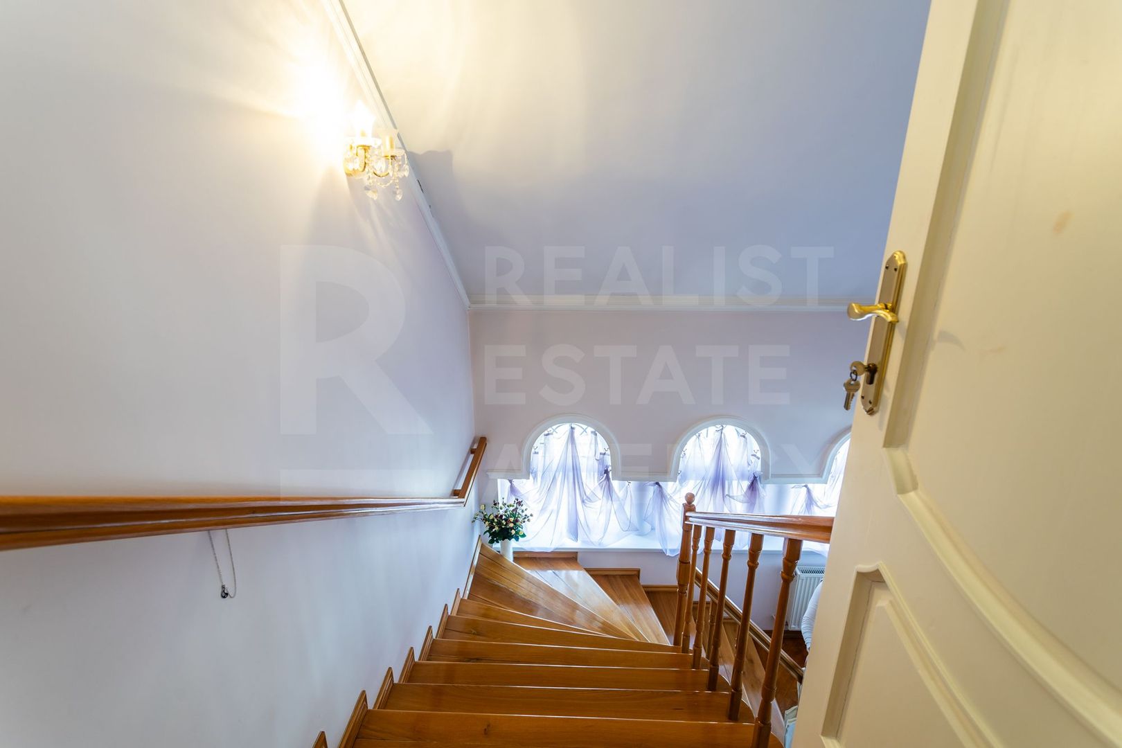 Vânzare casă de lux, 700 mp + 22 ari, situată în Tohatin - Poză 56
