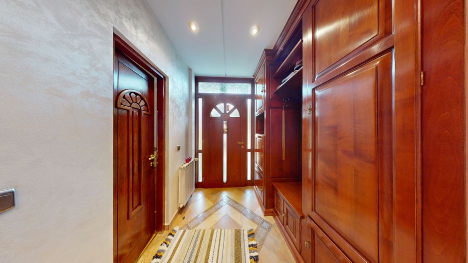 Casa individuala - 7 camere, 278 mp utili - Strand - Poză 8
