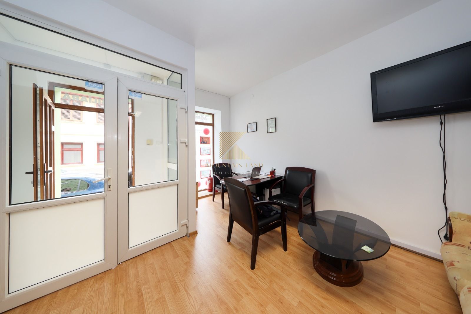 Locație rară în Brașov: ideal pentru regim hotelier sau business - Poză 4