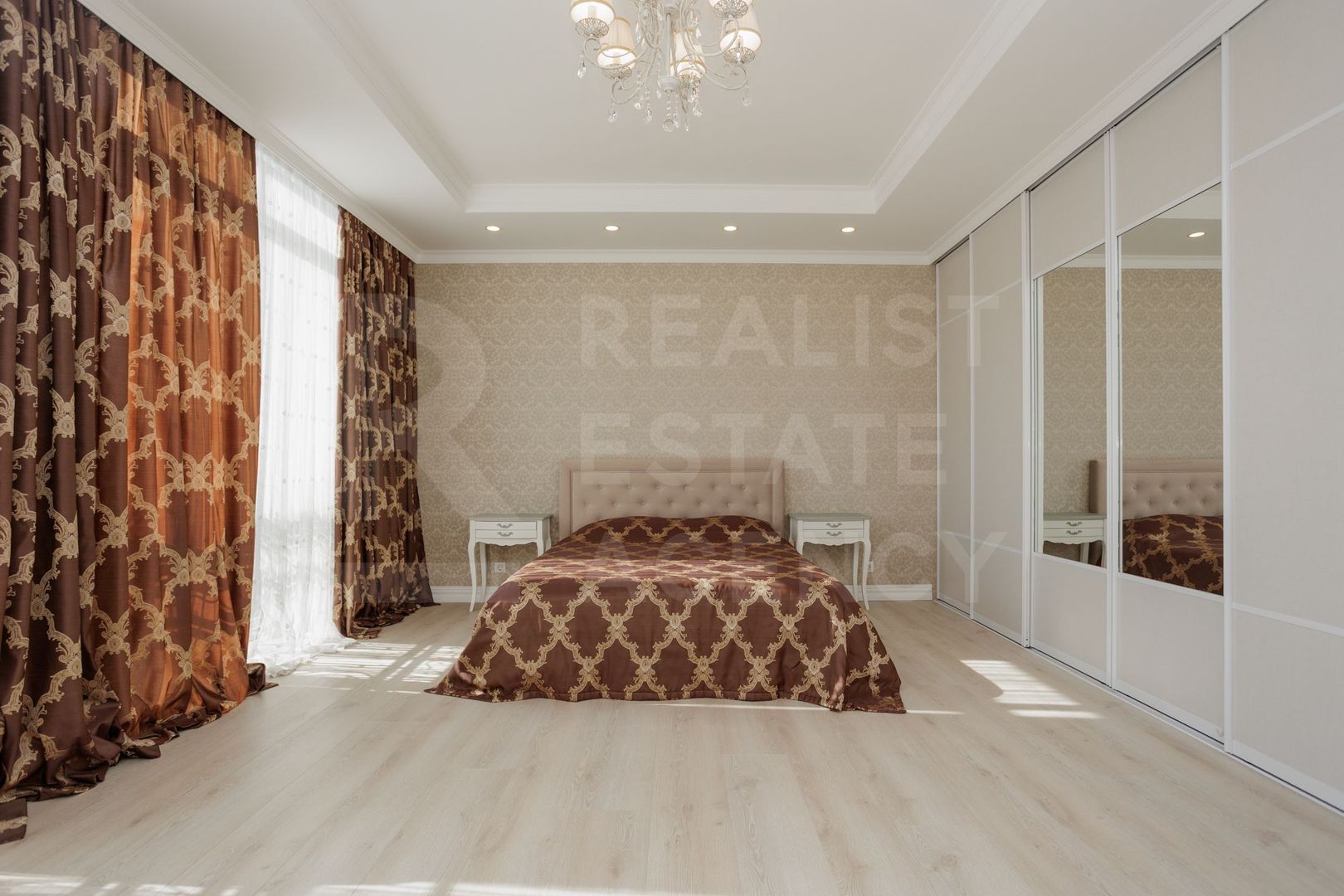 Chirie, apartament, 3 camere, Strada Bernardazzi, Centru - Poză 1