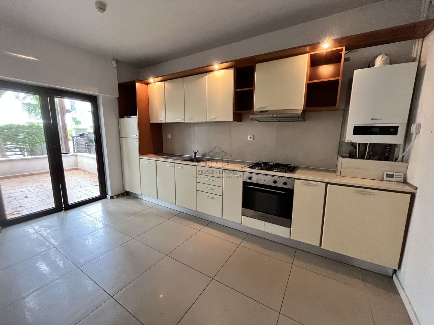 VILA CU 5 CAMERE LA INCHIRIERE PE MALUL LACULUI STRAULESTI - Poză 9