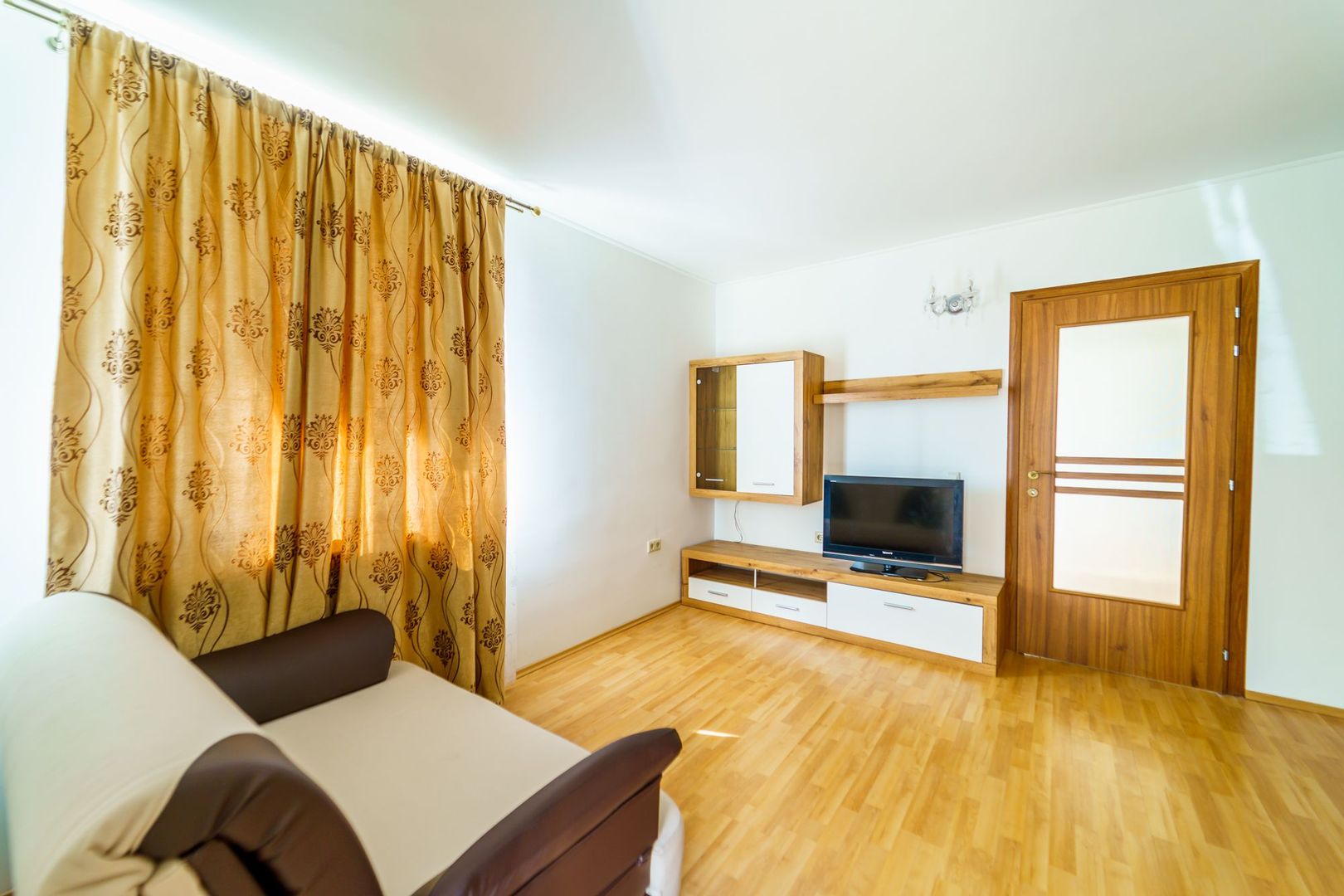 Apartament la casă zona Uta - Poză 3