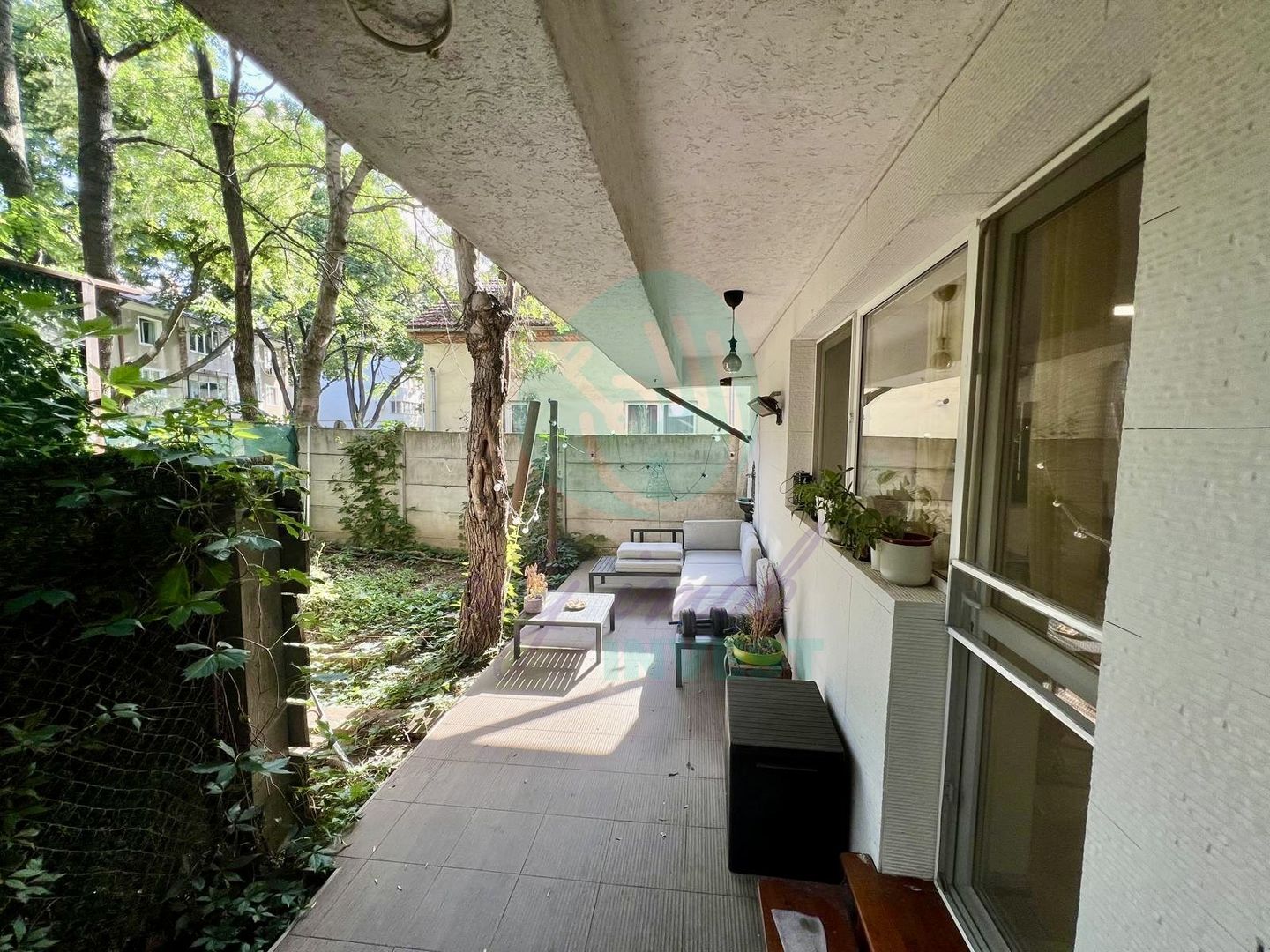 Bloc Boutique - 2 camere cu o mica curte si 2 bai - Poză 1