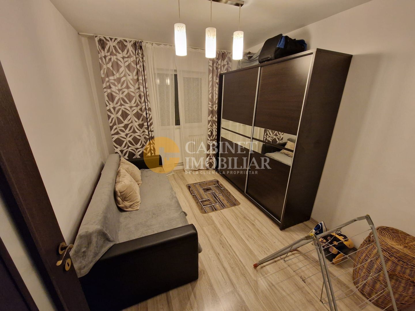 2 Camere Decomandat, etaj intermediar, mobilat/utilat-Zona Alexandru cel Bun - Poză 2