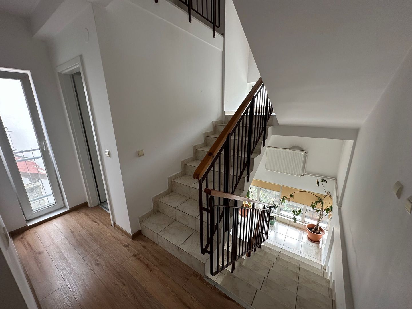 Casă / Vilă cu 5 camere zona Lunei - Poză 28