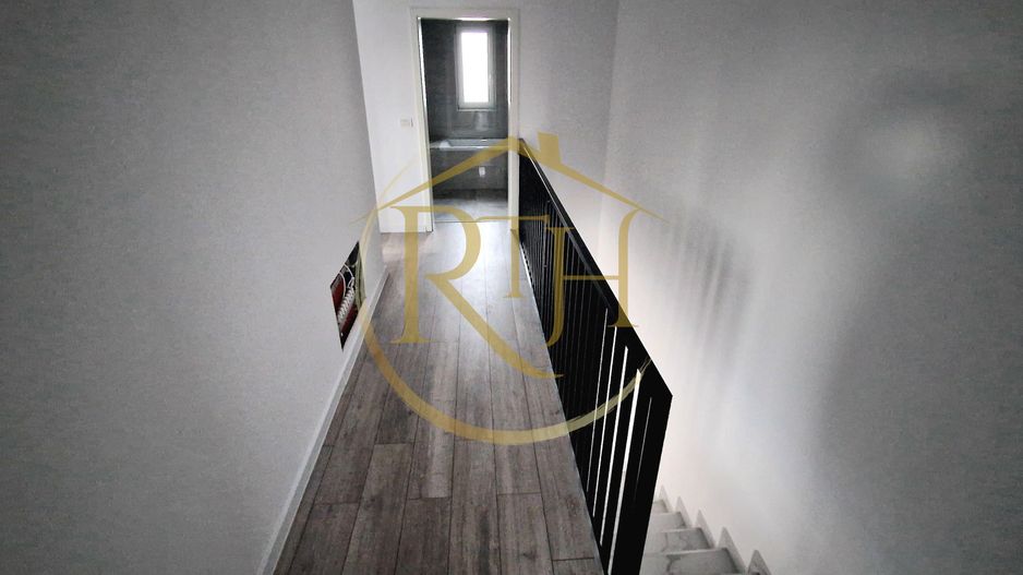 Duplex de vanzare cu 4 camere,2 bai,250 mp teren-Mosnita Veche zona Centrala. - Poză 8