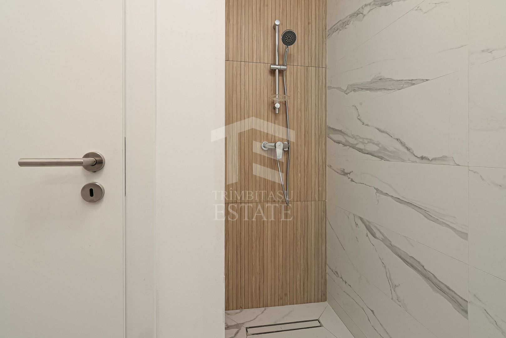 Case Finalizate P+1+M 140 mp  Curte+Parcare Sect 5  Dedeman Giurgiu - Poză 23