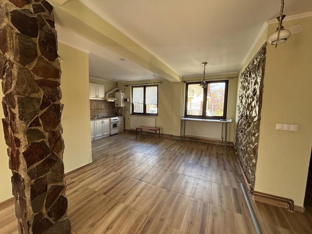 Casa 3 dormitoare curte de 300 mp utili garaj deschis Calea Surii Mici - Poză 1