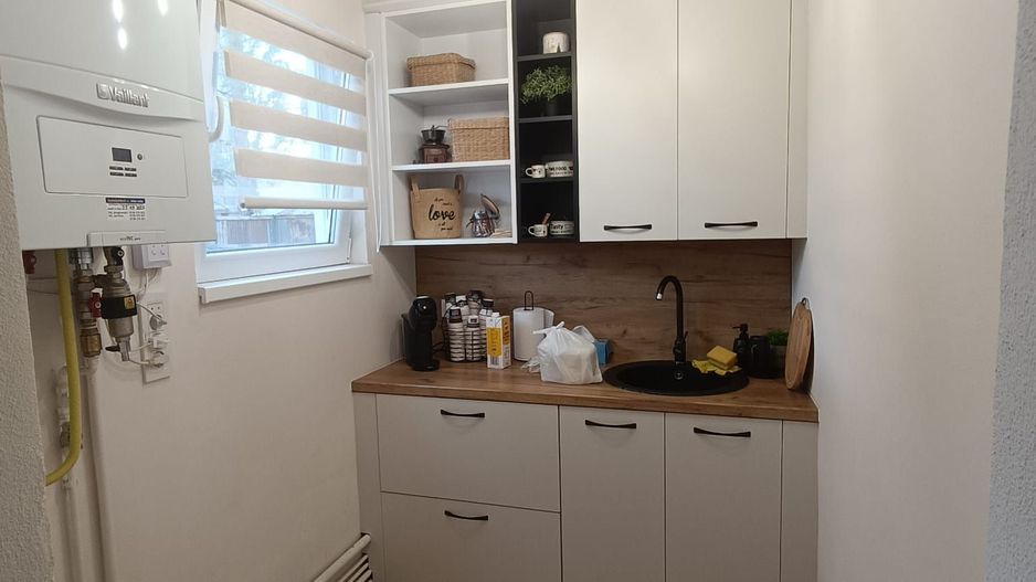 Spatiu comercial de inchiriat, pretabil birou, 20 mpu, mobilat, Sebes - Poză 6