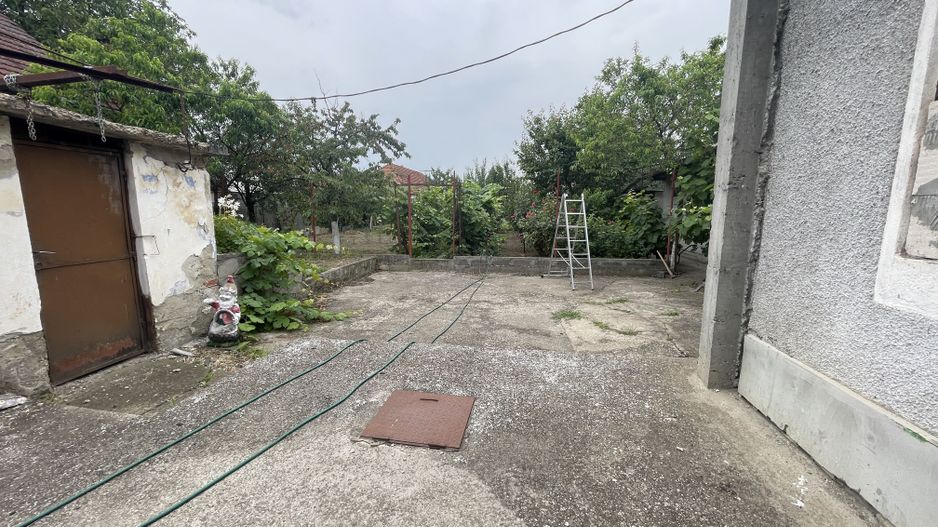 Casa cu teren de 915 mp și front de 20 ml - Poză 3