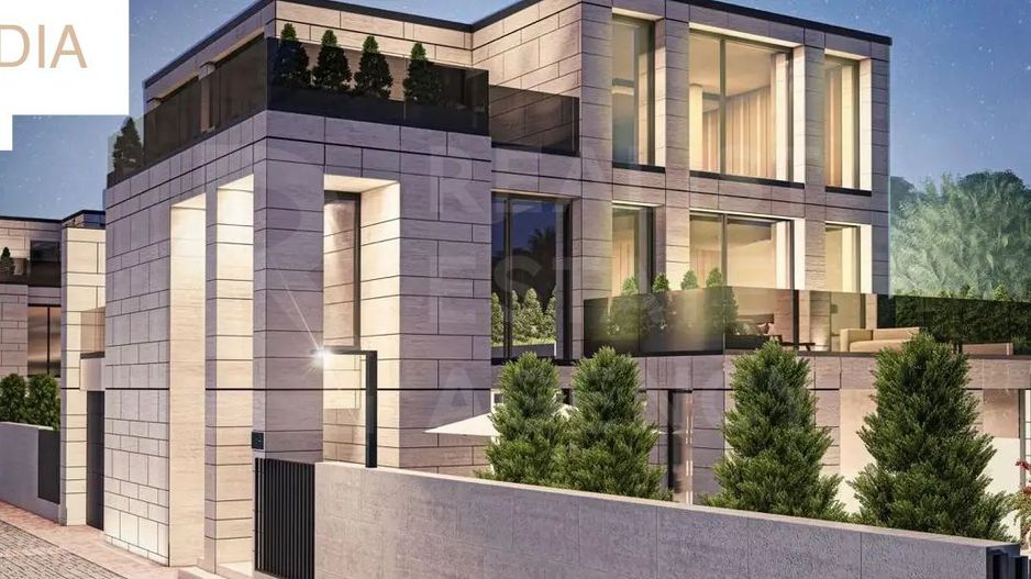 Vilă spațioasă cu grădină privată în Nordul Bucureștiului. - Poză 1