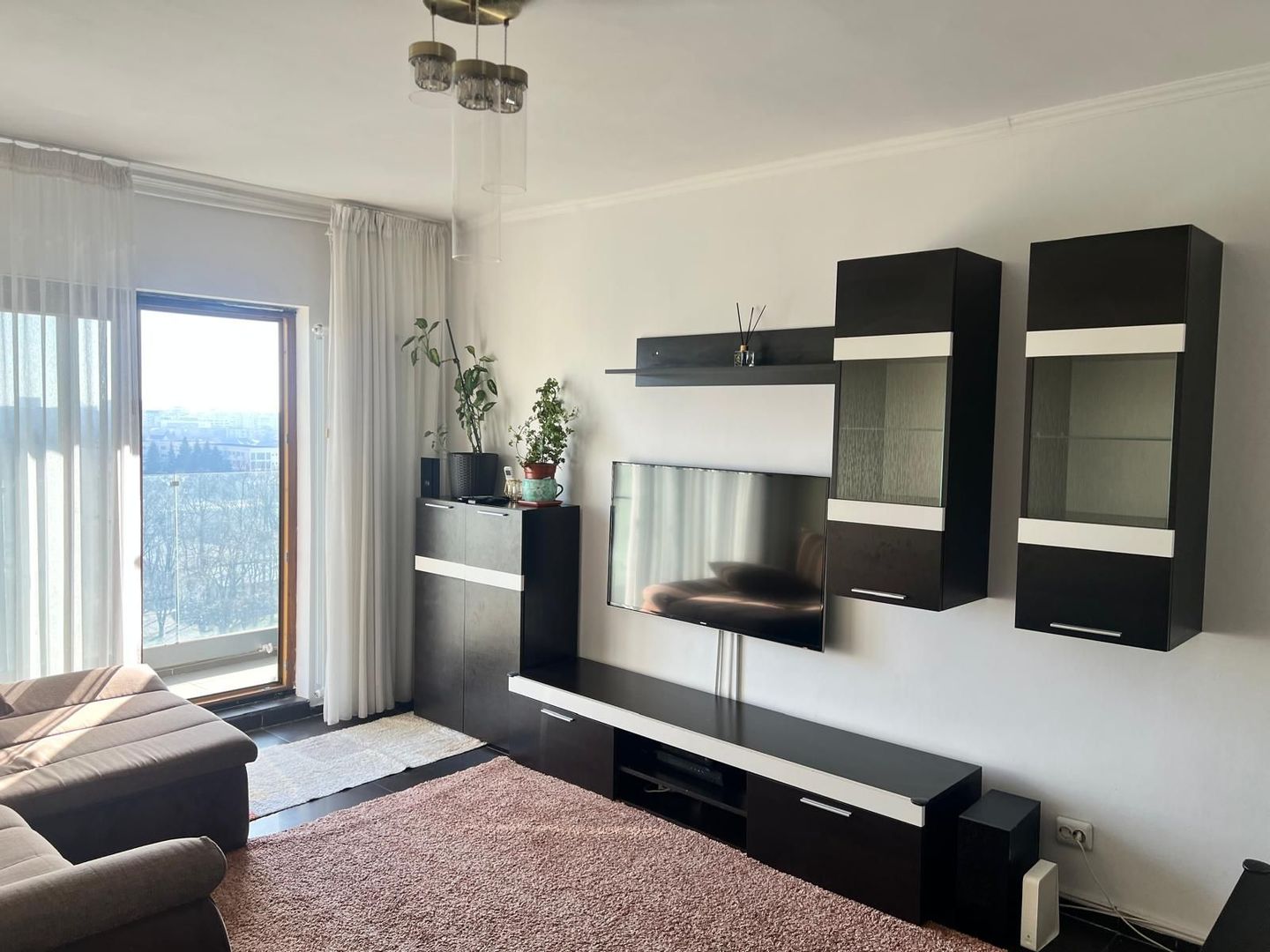 Apartament 3 camere luminos, mobilat si utilat, metrou Favorit-Pet friendly - Poză 1