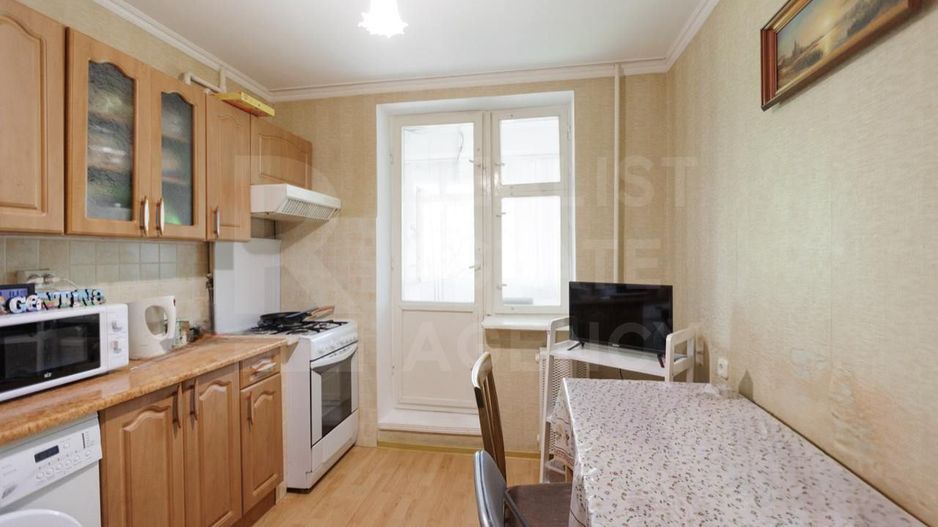 Vânzare, apartament, 3 camere, str. Ștefan Vodă, Vatra. - Poză 1