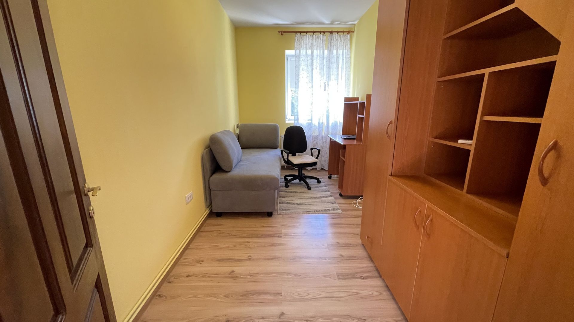 Casa cu teren frumos si garaj zona Mehala - Poză 7