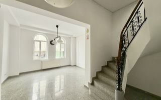 Vila spatioasa | Complet renovată | Central - Poză 2