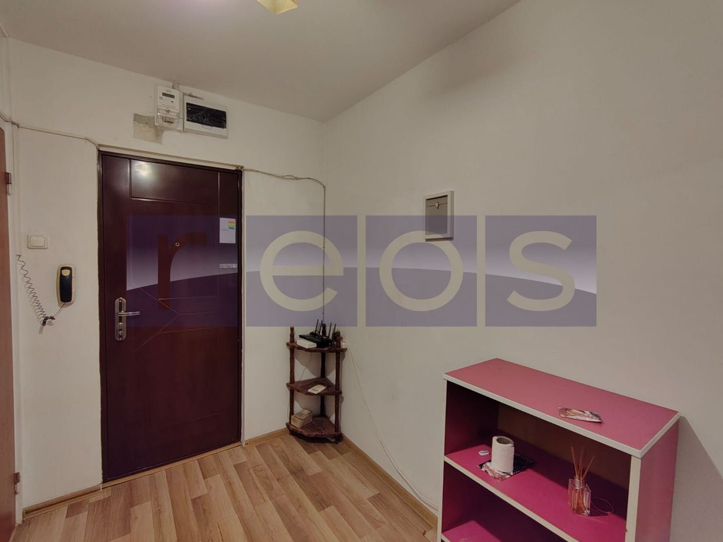 VANZARE GARSONIERA SPATIOASA I LIBERA I METROU I VALEA IALOMITEI - Poză 2