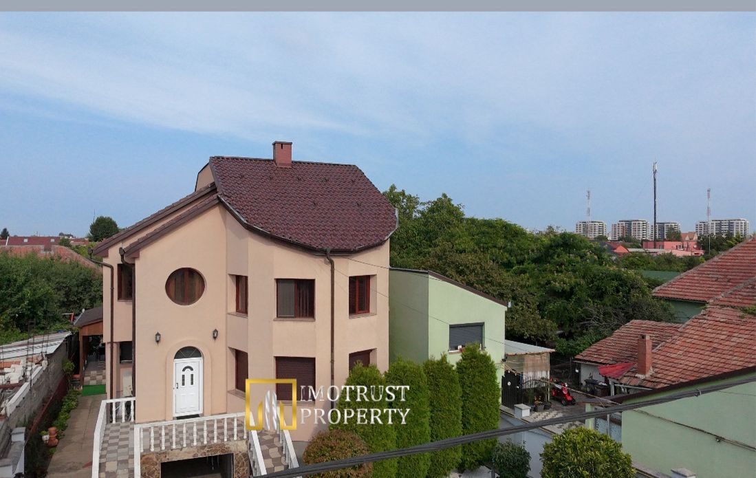 🏡 VILA DEOSEBITĂ DE VÂNZARE ÎN ARAD – ZONA CENTRALĂ - Poză 1