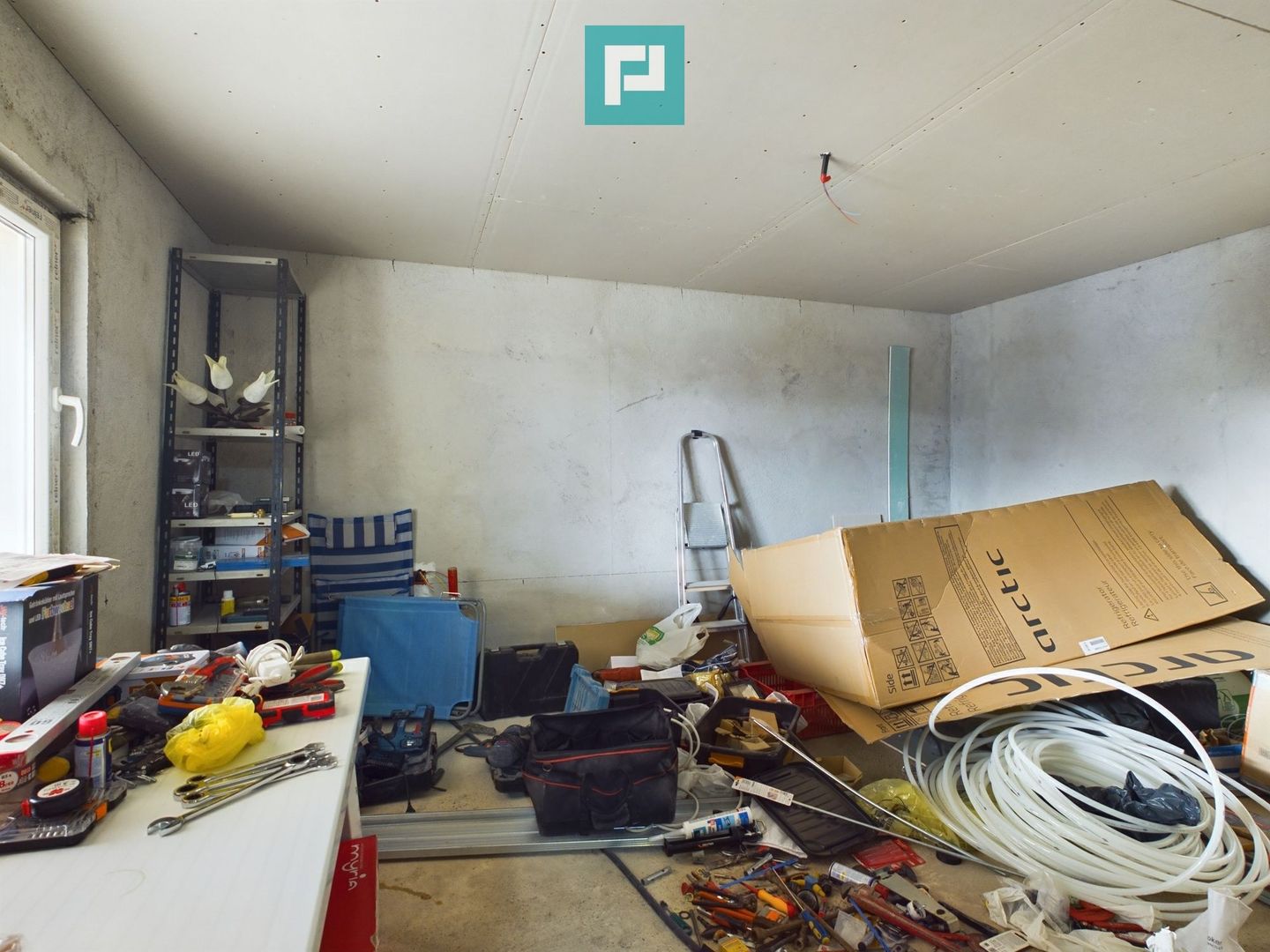 Casă cu 4 camere + anexe   în Șofronea - Poză 11