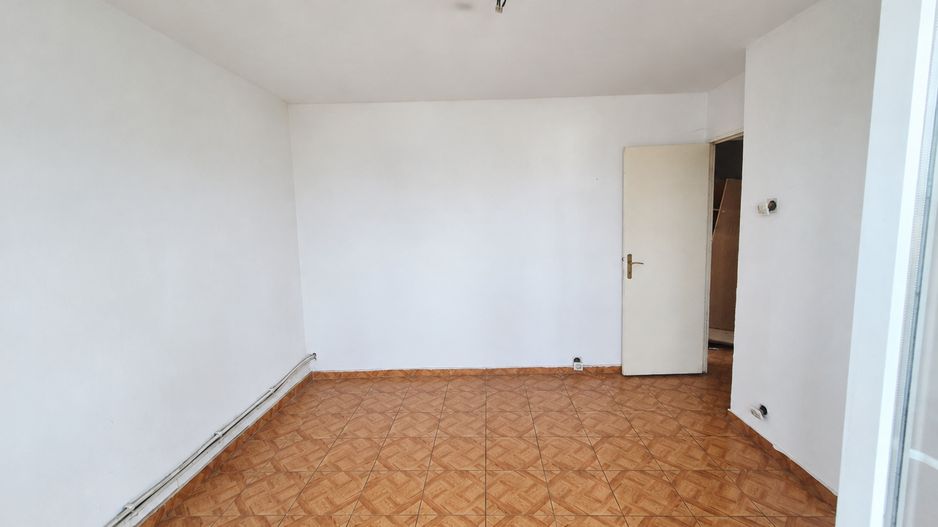Apartament de vânzare 3 camere decomandat Voluntari - Poză 1
