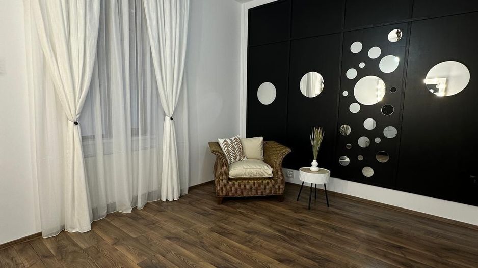 Imobil cu destinatii multiple- 6 apartamente - Poză 1