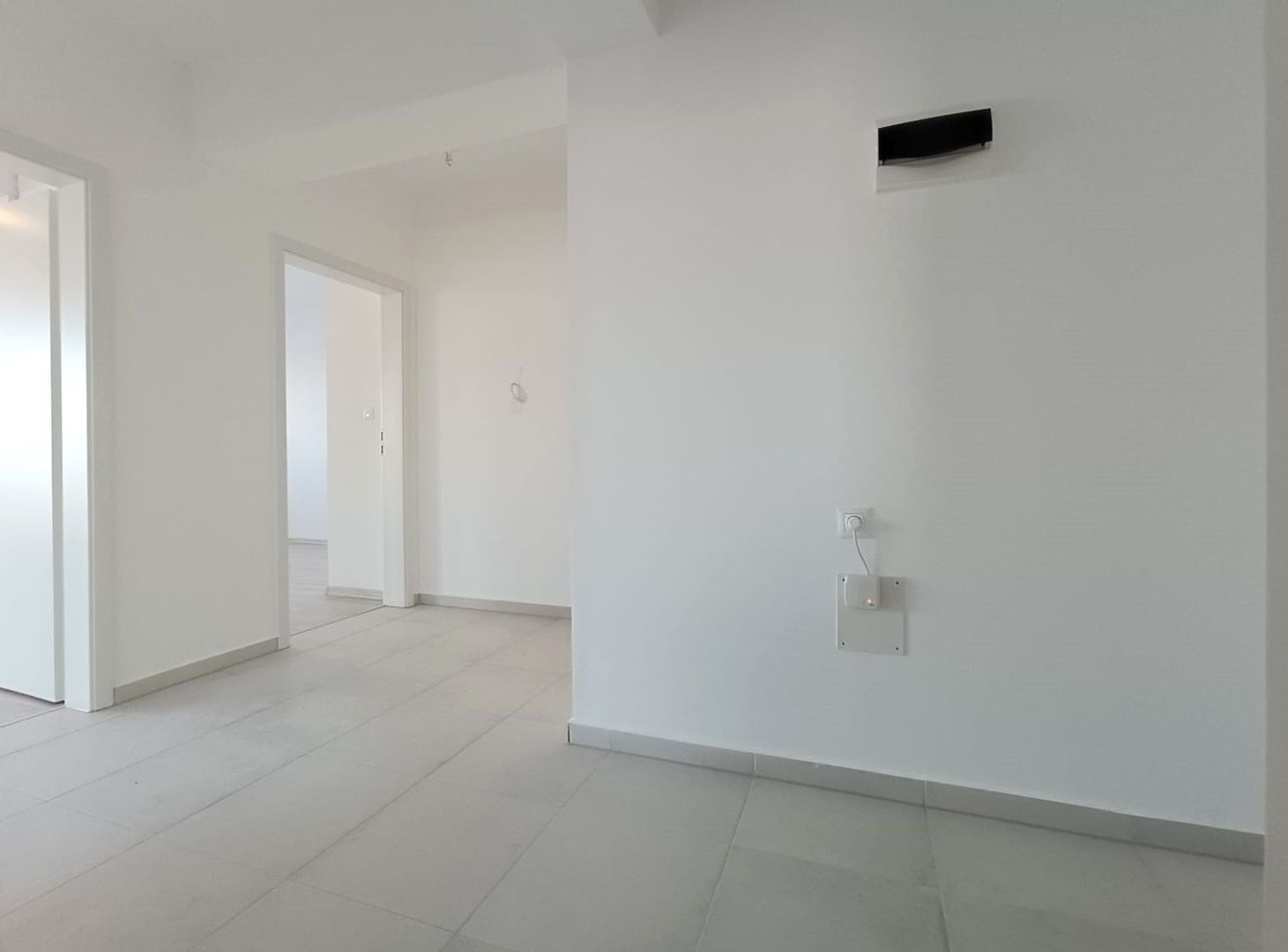 Oferim spre vanzare apartament 2 camere modern cu pereti retractabili - Poză 12