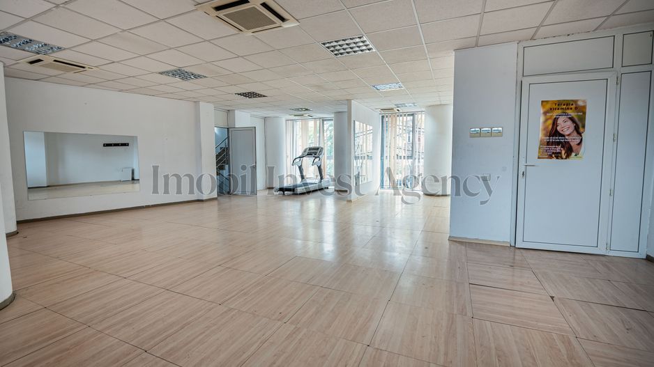 Cladire de birouri Vitan pretabilă pentru diverse afaceri. - Poză 10