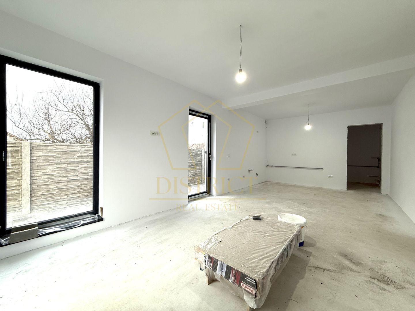 Duplex despartit prin camera tehnica cu 4 camere | Giroc - Poză 1